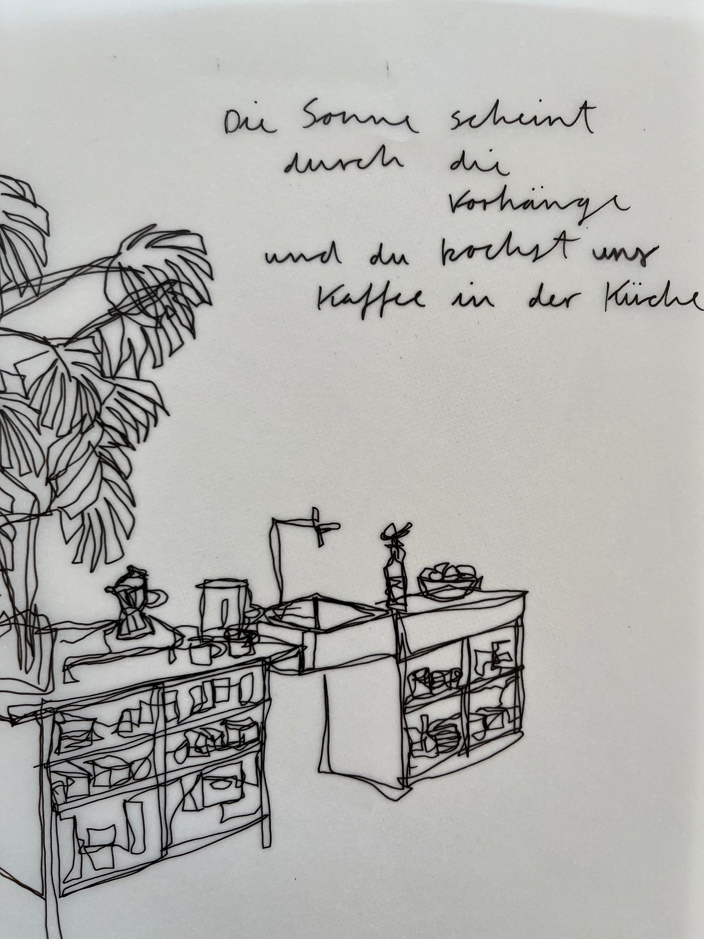 Die Sonne scheint durch die Vorhänge und du kochst uns Kaffee in der Küche.